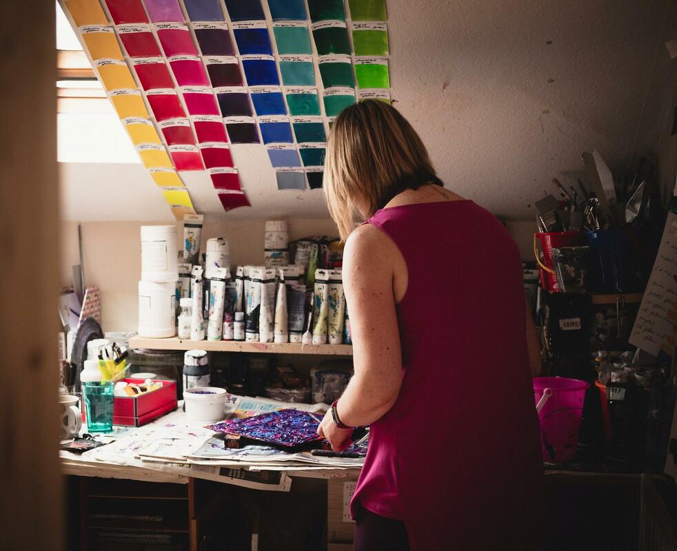 Cherrie Mansfield working in her studio
