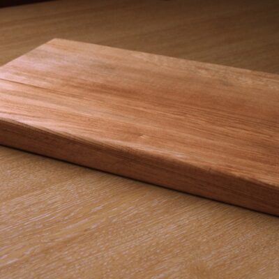 Derek Ruskin - Large oak chopping board Weight 1800 g Dimensions	40.0 × 25 × 3 cm