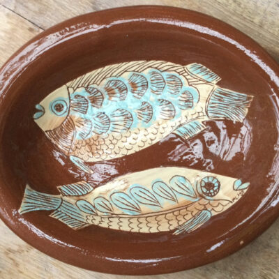FLISS ONEILL - FISH DISH SLIP AND SGRAFFITO
