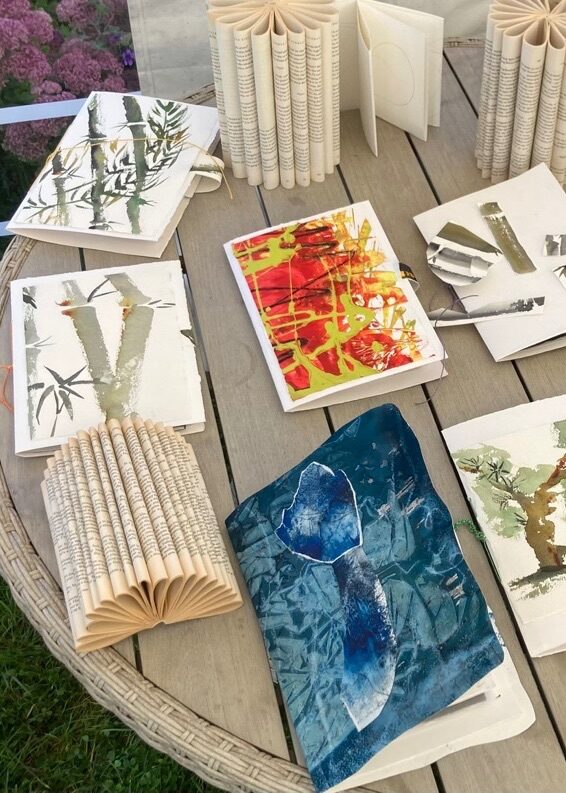 The Art of Handmade Books: Stitch Your Own 'Sketchbook' with Mixed Materials, Texture, Paper, Personal Expression.